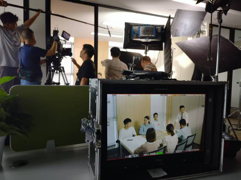 边坝县TVC拍摄公司：科技产品视觉化大师，诠释未来感与功能美学